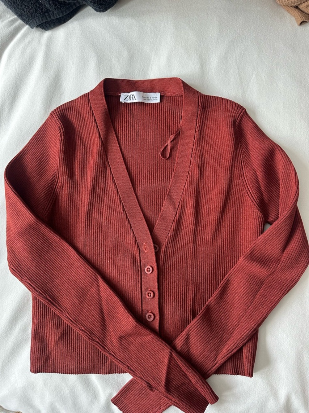 Zara Brick Red Ribbed V‑Neck Buttoned Cardigan